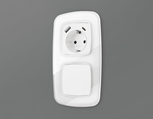 Лицевая панель розетки с З/К и USB зарядкой А+С с шторками, Белый матовый, OMEGA Quant Ambrella Volt OP1300