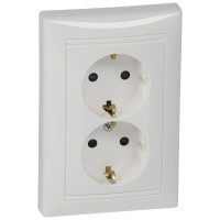 Розетка 2-ая с З/К со шторками, белый, Valena Classic Legrand 774427