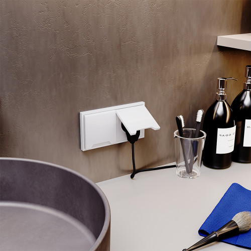 Розетка с З/К, шторками и крышкой, Белый матовый, S70 Voltum VLS040302