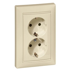 Розетка 2-ая с З/К со шторками, слоновая кость, Valena Classic Legrand 774371