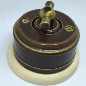 Выключатель керамика 1 кл. проходной(2 положения), подложка береза, карамель, ЦИОН В1М-КАР