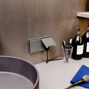 Розетка с З/К, шторками и крышкой, Сталь, S70 Voltum VLS040305