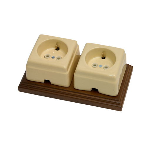 Ретро розетка керамическая с З/К, Слоновая кость, Кром Interior Electric РСЗКК/03