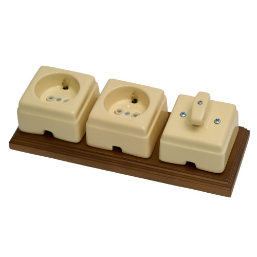 Ретро розетка керамическая с З/К, Слоновая кость, Кром Interior Electric РСЗКК/03