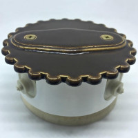 Распаечная коробка D80 с фигурной крышкой, подложка береза, карамель, ЦИОН РКК-КАР2