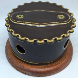 Распаечная коробка D80 из керамики с фигурной крышкой, подложка вишня, карамель, ЦИОН РК-КАР2