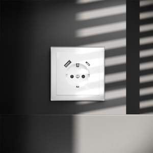 Розетка c З/К, шторками и USB зарядкой A+C, Белый глянцевый, Voltum S70 VLS040501