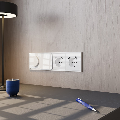 Розетка c З/К, шторками и USB зарядкой A+C, Белый глянцевый, Voltum S70 VLS040501