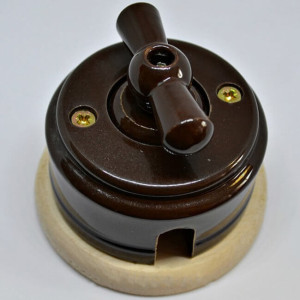 Выключатель керамика 1 кл. проходной(2 положения), подложка береза, коричневый, ЦИОН В1Б-К