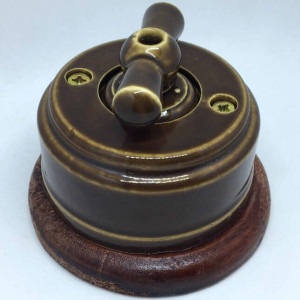 Выключатель керамика 1 кл. проходной(2 положения), подложка вишня, карамель, ЦИОН В1Б-КАР