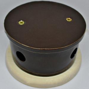 Распаечная коробка D80 из керамики с круглой крышкой, подложка береза, коричневый, ЦИОН РК-К1
