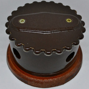 Распаечная коробка D80 из керамики с фигурной крышкой, подложка вишня, коричневый, ЦИОН РК-К2
