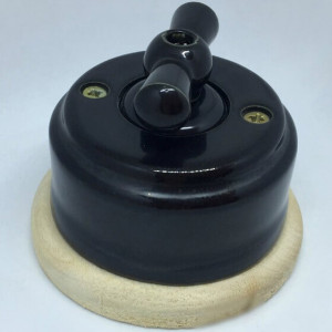 Выключатель керамика 1 кл. проходной(2 положения), подложка береза, черный глянец, ЦИОН В1Б-ЧГ