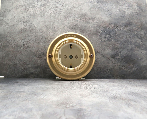 Ретро розетка с З/К из металла, Латунь/Бежевый, Petrucci 201BeBS