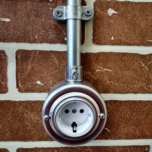 Ретро розетка с З/К из металла, Хром/Белый, Petrucci 201WCR