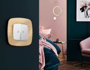 Рамка 3 местная металл, Шампань\Металл шлифованный, OMEGA Radian Ambrella Volt OF580303