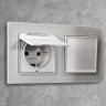 Лицевая панель розетки с З/К с крышкой и шторками, герметичная IP44, Серебро глянец, ALFA Quant Ambrella Volt AP4080