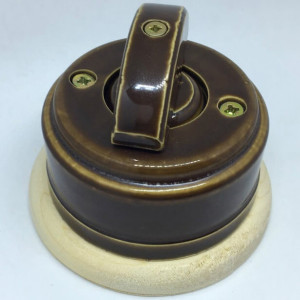 Выключатель керамика 1 кл. проходной(2 положения), подложка береза, карамель, ЦИОН В1П-КАР