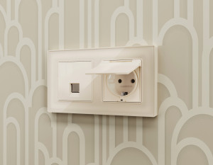 Лицевая панель розетки комп. с шторками RJ45 Cat. 6, Бежевый глянец, ALFA Quant Ambrella Volt AP3120