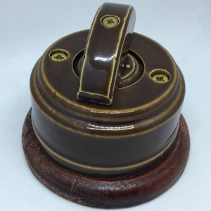 Выключатель керамика 1 кл. проходной(2 положения), подложка вишня, карамель, ЦИОН В1П-КАР