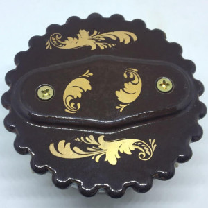 Распаечная коробка D80 с фигурной крышкой, подложка вишня, магия золота, ЦИОН РКК-МЗ2