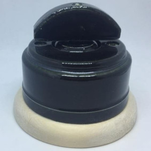 Выключатель керамика 1 кл. проходной(2 положения), подложка береза, черный глянец, ЦИОН В1П-ЧГ