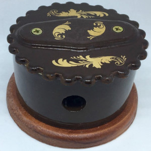 Распаечная коробка D80 из керамики с фигурной крышкой, подложка вишня, магия золота, ЦИОН РК-МЗ2