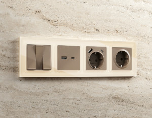 Рамка 3 местная стекло закаленное натуральное, Бежевый, ALFA Platos Ambrella Volt AF380303