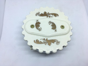 Распаечная коробка D80 с фигурной крышкой, подложка вишня, золото, ЦИОН РКК-З2