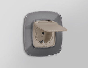 Лицевая панель розетки с З/К с крышкой и шторками, герметичная IP44, Серо-бежевый матовый, OMEGA Quant Ambrella Volt OP3680