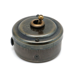 Выключатель тумблерный 1 кл. проходной, металл, Старая бронза, Petrucci 302SBRO