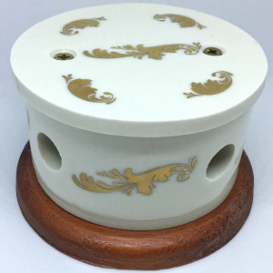 Распаечная коробка D80 из керамики с круглой крышкой, подложка вишня, золото, ЦИОН РКД-З1