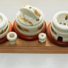 Распаечная коробка D80 из керамики с круглой крышкой, подложка вишня, золото, ЦИОН РКД-З1