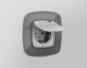 Лицевая панель розетки с З/К с крышкой и шторками, герметичная IP44, Серебро глянец, OMEGA Quant Ambrella Volt OP4080
