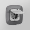 Лицевая панель розетки с З/К с крышкой и шторками, герметичная IP44, Серебро глянец, OMEGA Quant Ambrella Volt OP4080
