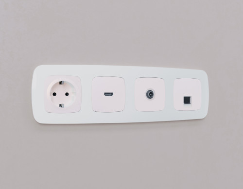Лицевая панель розетки комп. с шторками RJ45 Cat. 6, Жемчуг, OMEGA Quant Ambrella Volt OP2120
