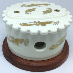 Распаечная коробка D80 из керамики с фигурной крышкой, подложка вишня, золото, ЦИОН РКД-З2