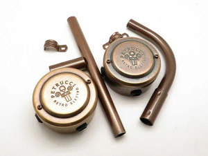 Скоба крепежная двухлапковая для труб D16 мм., Бронза металлик, Petrucci DP16BM