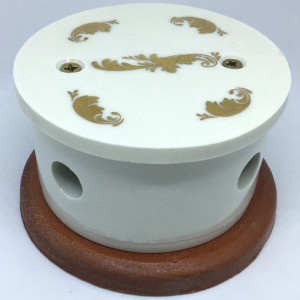 Распаечная коробка D80 из керамики с круглой крышкой, подложка вишня, золото, ЦИОН РК-З1
