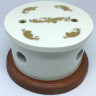 Распаечная коробка D80 из керамики с круглой крышкой, подложка вишня, золото, ЦИОН РК-З1