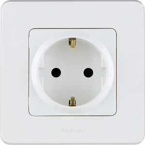 Розетка с З/К со шторками, белый, INSPIRIA Legrand 673730