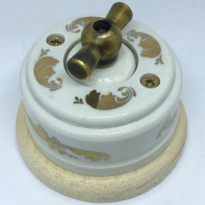 Выключатель керамика 2 кл. проходной(4 положения), подложка береза, золото, ЦИОН В2М-З