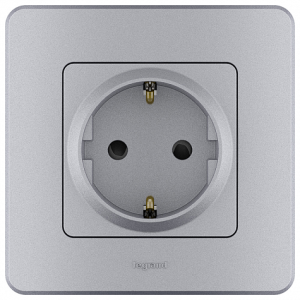 Розетка с З/К со шторками, алюминий, INSPIRIA Legrand 673732