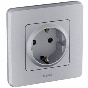 Розетка с З/К со шторками, алюминий, INSPIRIA Legrand 673732