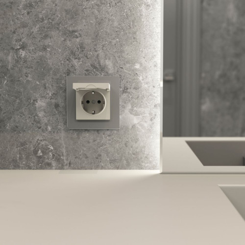 Розетка с З/К с крышкой, герметичная IP44, Hammer дымчатый, Werkel W1271204