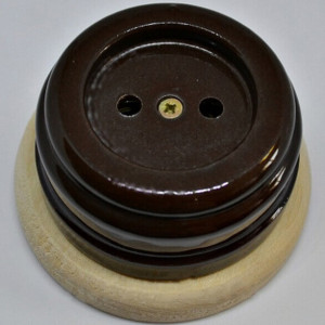 Ретро розетка из керамики с фигурной крышкой, подложка береза, коричневая, ЦИОН  РП1-К