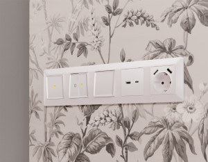 Лицевая панель розетки с З/К и USB зарядкой А+А с шторками, Жемчуг, ALFA Quant Ambrella Volt AP2090