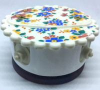 Распаечная коробка D80 с фигурной крышкой, подложка вишня, ситец, ЦИОН РКК-СИТ2