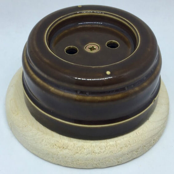 Ретро розетка из керамики, подложка береза, карамель, ЦИОН РП1-КАР