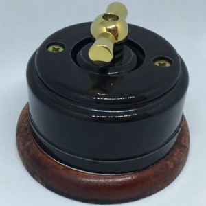 Выключатель керамика 2 кл. проходной(4 положения), подложка вишня, черный глянец, ЦИОН В2М-ЧГ